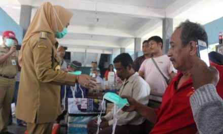 Tangkal Corona, Pemkab Bagikan Masker Gratis