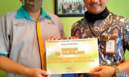 PCM Kalikabong Donasi Rp 18 Juta Ke lazismu