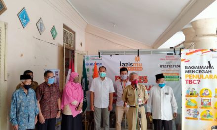 LUPM Binaan DKPP Serahkan Paket Beras ke Lazismu