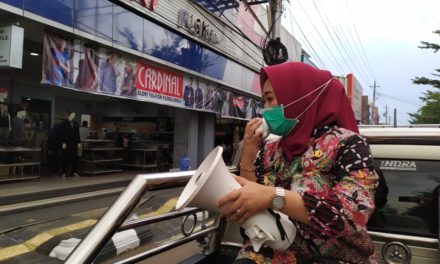 Sosialisasi Pencegahan Covid, Bupati Tiwi : Yang Pacaran Juga Jaga Jarak Dulu Ya..