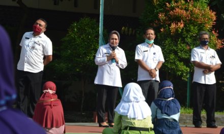 Monitoring MPLS, Bupati Tiwi Semangati Siswa Baru