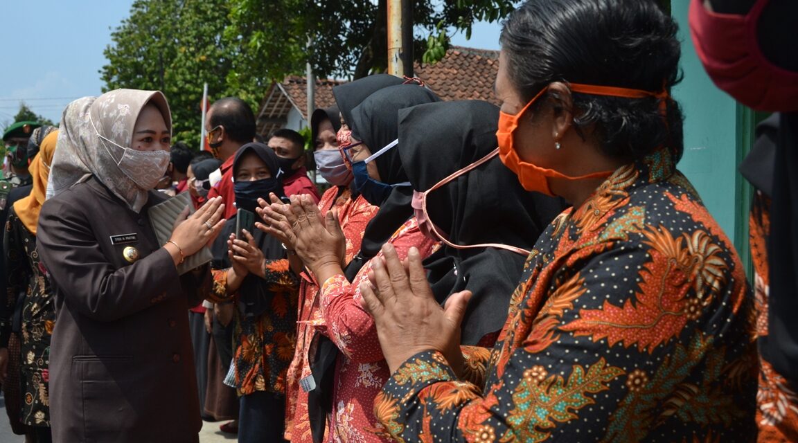 Bupati Tiwi Kunjungi Janda Pejuang Perintis Kemerdekaan