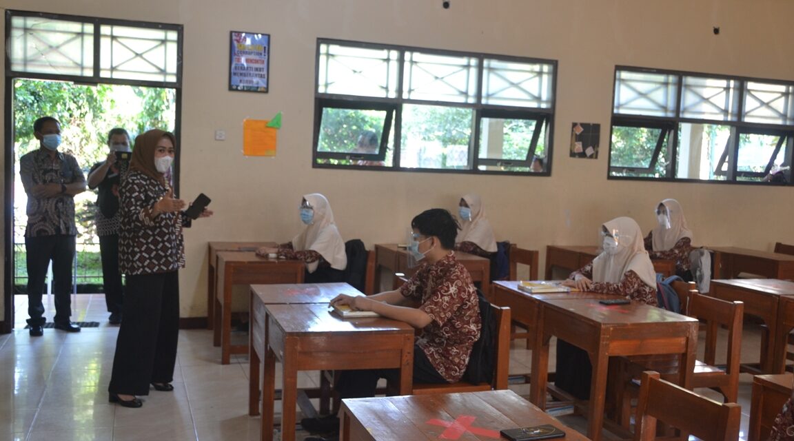 Bupati Monitoring Uji coba Pembelajaran Tatap Muka