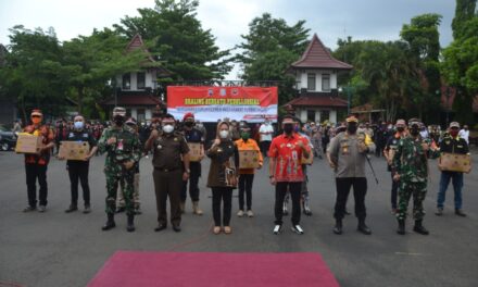 Braling Bersatu Peduli Sosial Bagikan 2500 Bingkisan