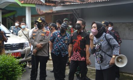 Bupati Semangati Warga Yang Jalani Isolasi Mandiri