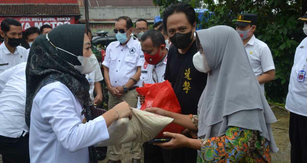 Terdampak Bencana Angin Kencang, Warga Babakan dan Selanegara Terima Bantuan