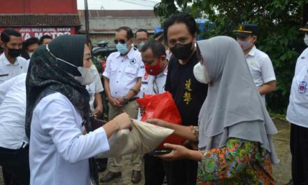 Terdampak Bencana Angin Kencang, Warga Babakan dan Selanegara Terima Bantuan