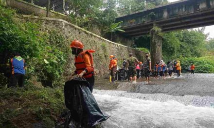 Peringati Hari Air Sedunia, Lintas Komunitas Purbalingga Aksi Bersih Sungai