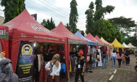 30 Pelaku Usaha Ramaikan Ramadhan Thrift di Taman Kota Usman Janatin