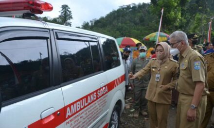 Jauh dari Rumah Sakit, Desa Karangbawang Dapat Mobil Ambulans Siaga