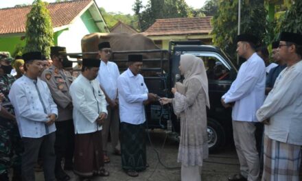 Bantu Ketahanan Pangan, Pemkab Purbalingga Serahkan 18 Hewan Kurban ke Desa-Desa