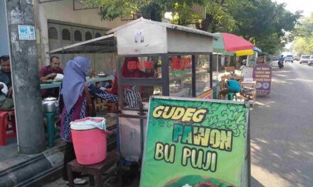 Gudeg Pawon Bu Puji, Yang Nyamleng