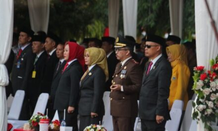 Bupati Hadiri Upacara Penurunan Bendera Di Alun-alun Purbalingga