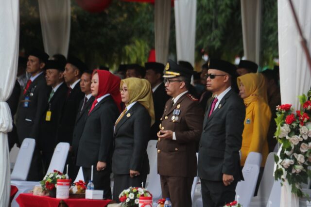 Bupati Hadiri Upacara Penurunan Bendera Di Alun-alun Purbalingga