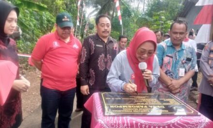 Resmikan Jalan Desa Pangempon , Bupati Harapkan Dongkrak Ekonomi Masyarakat