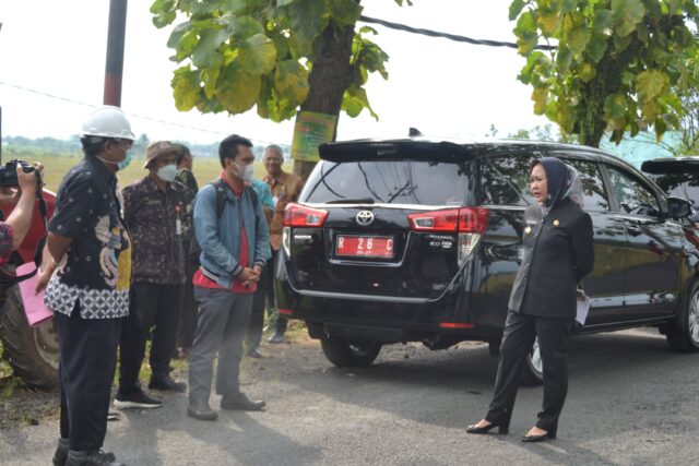 Hari Terakhir Kontrak Pekerjaan Baru 23,66%, Bupati Peringatkan Pelaksana Perbaikan Jalan Bojong – Panican