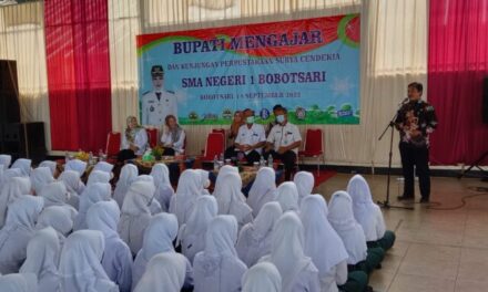 Joko Widodo: Siswa SMA N 1 Bobotsari Harus Semangat Kejar Cita-Cita