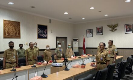 Gerakan Pembagian 10 Juta Bendera Merah Putih Sukses Pecahkan Rekor MURI