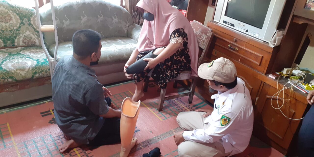 Baznas Purbalingga Bantu Bu Ngasiah Kaki Palsu