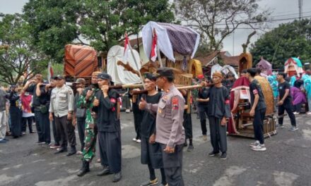 Napak Tilas Dengan Tandu, Warga Purbalingga Teladani Semangat Jenderal Soedirman