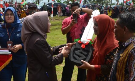 Tak Hanya Buka Jalan Baru, Desa Karangjengkol Juga Dapat Hadiah Mobil Ambulans