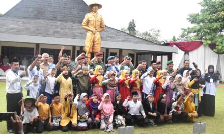 Rayakan HUT Penerbad ke-63, KASAD Santuni Anak Yatim dan Bagikan Ribuan Sembako