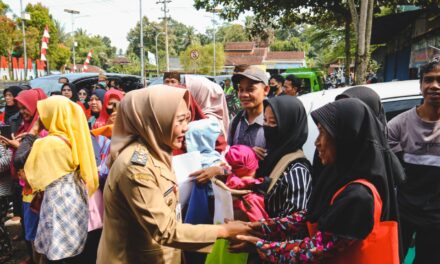 Tampilkan Produk Unggulan, Stand UMKM Ramai Diserbu Pengunjung