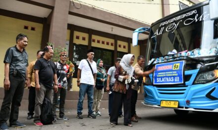 Bupati Tiwi Lepas Keberangkatan Perangkat Desa Ikuti Silatnas