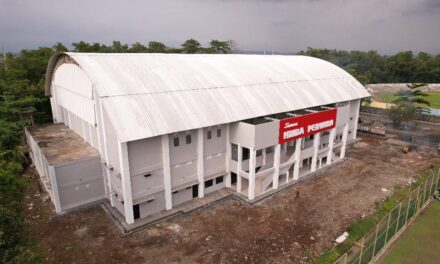 Bupati Tiwi Kenalkan GOR Indoor Sasana Krida Perwira