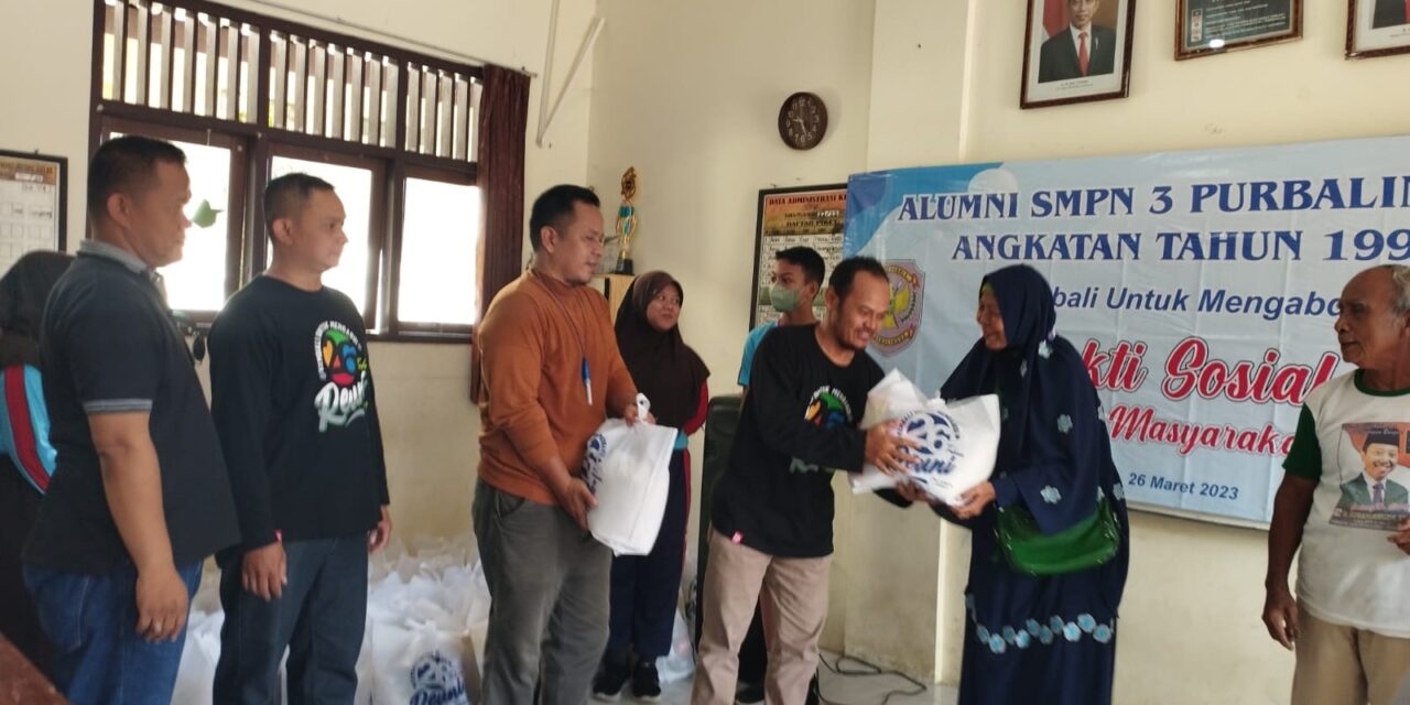 Alumni SMPN 3 Purbalingga Gelar Baksos, Bagikan 150 Paket Sembako