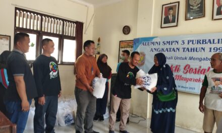 Alumni SMPN 3 Purbalingga Gelar Baksos, Bagikan 150 Paket Sembako