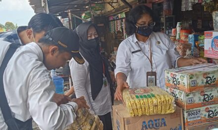 Lindungi Konsumen, Dinperindag Purbalingga Sidak Produk Kadaluarsa