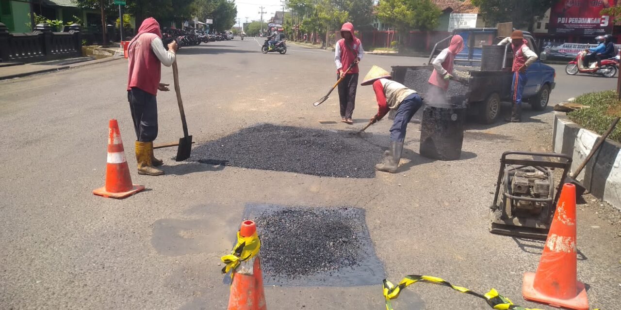 Jelang Lebaran 1444 H, Perbaikan Jalan Kabupaten Dikebut