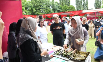 Bupati Tiwi : Yuks Belanja di Bazar Ramadhan, Dijamin Lebih Murah