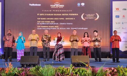 Selamat, Bupati Tiwi dan Dua BUMD Raih Penghargaan TOP BUMD Award 2023