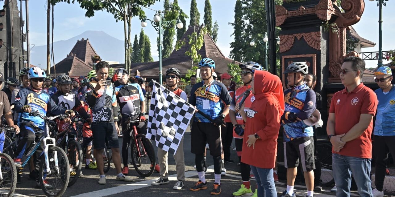 Bupati Tiwi Lepas Gowes Anniversary Ke-4 Komunitas Sepeda Purbalingga