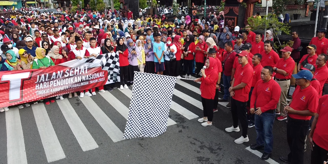 Semarak! Jalan Sehat Peringatan Hardiknas 2023 Perkuat Sinergi Unsur Bidang Pendidikan