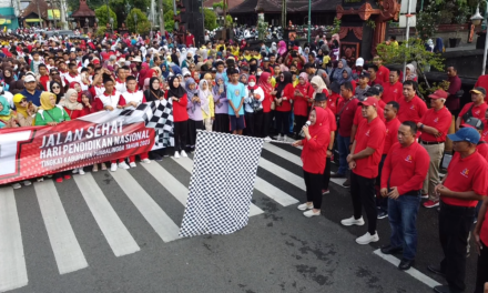 Semarak! Jalan Sehat Peringatan Hardiknas 2023 Perkuat Sinergi Unsur Bidang Pendidikan