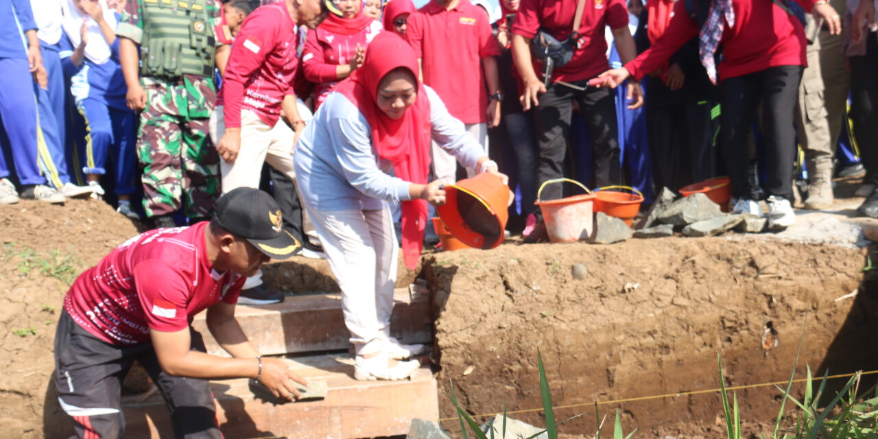 Gebrak Di Desa Kembangan, Gotong Royong Bangun Saluran Irigasi Sawah Dan Rehab RTLH