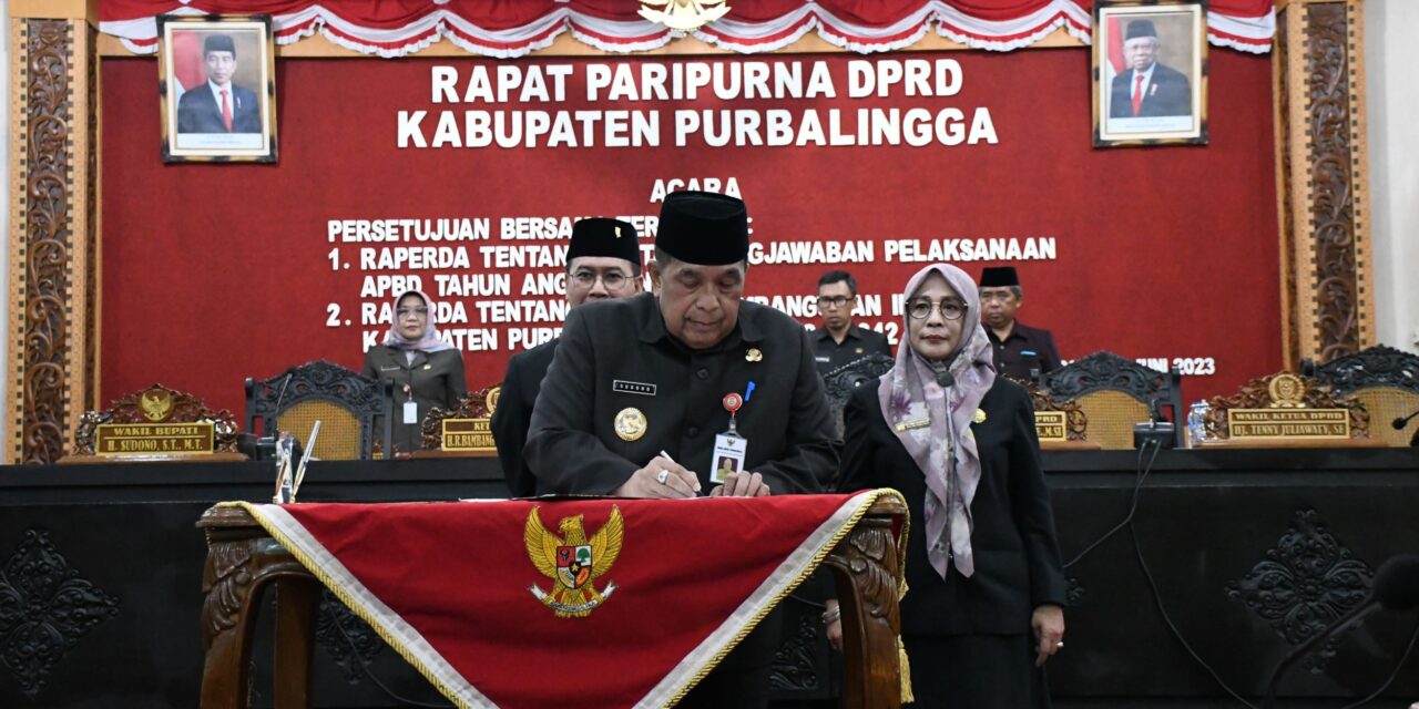 Plh Bupati dan Pimpinan DPRD Setujui Bersama 2 Raperda Jadi Perda