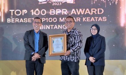 Artha Perwira Terima Penghargaan Top 100 BPR Award 2023