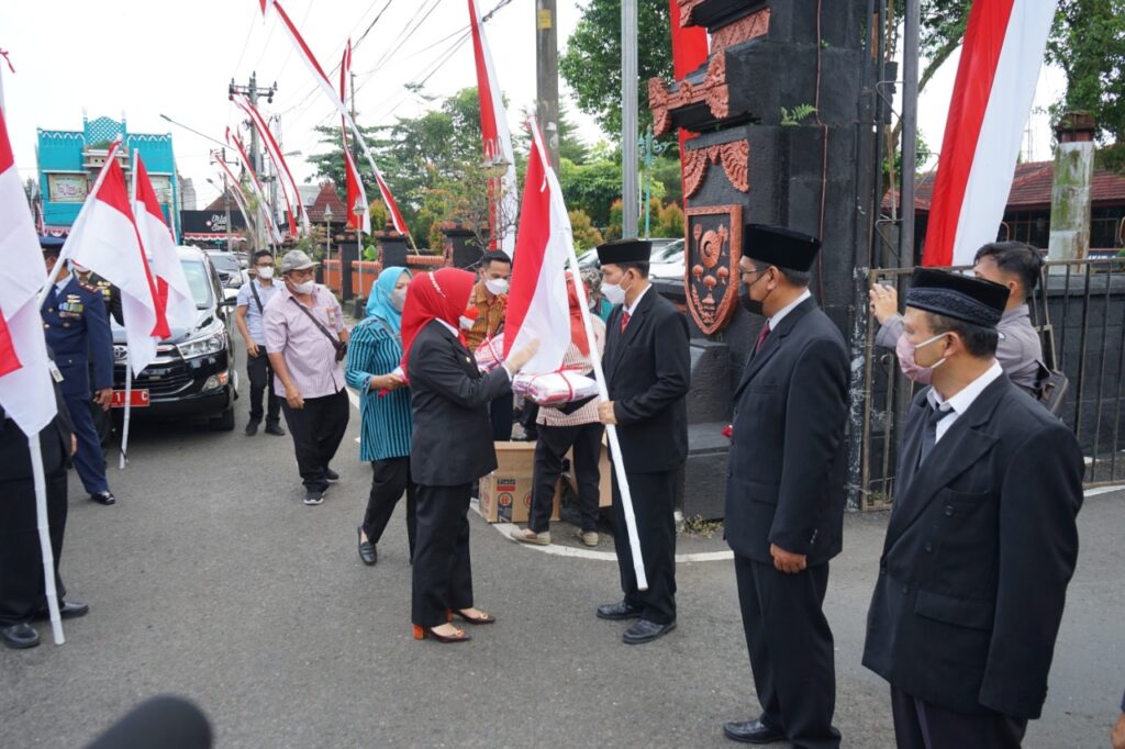 Dokumentasi Gerakan Pembagian 10 Juta Bendera 2022