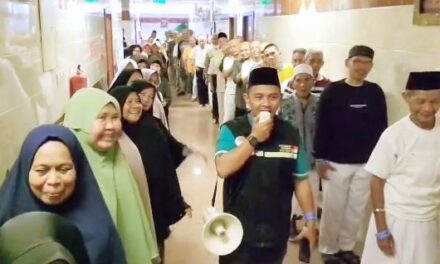 Jaga Kesehatan Jamaah Haji Ikuti Senam Bersama