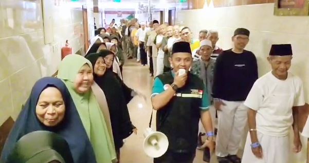 Jaga Kesehatan Jamaah Haji Ikuti Senam Bersama