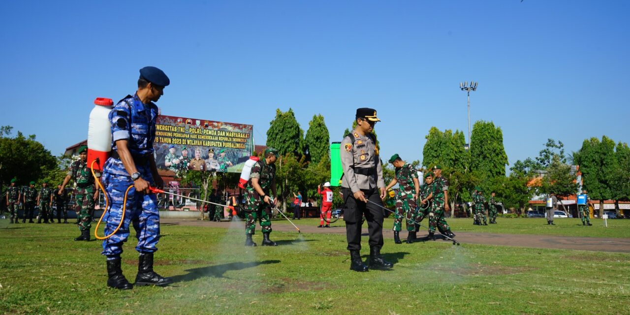 Persiapan Peringatan HUT Kemerdekaan RI Ke-78, Rumput Alun-alun Purbalingga Disemprot Eco Enzyme