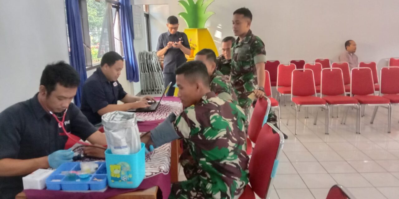 Meriahkan Hari Koperasi, Puluhan Tentara Ikuti Donor Darah