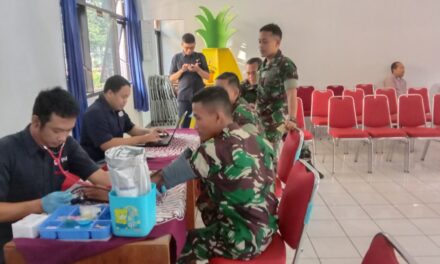 Meriahkan Hari Koperasi, Puluhan Tentara Ikuti Donor Darah