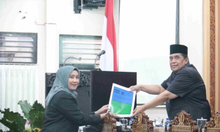 7 Fraksi DPRD Kabupaten Purbalingga Serahkan Tanggapan Atas 5 Raperda