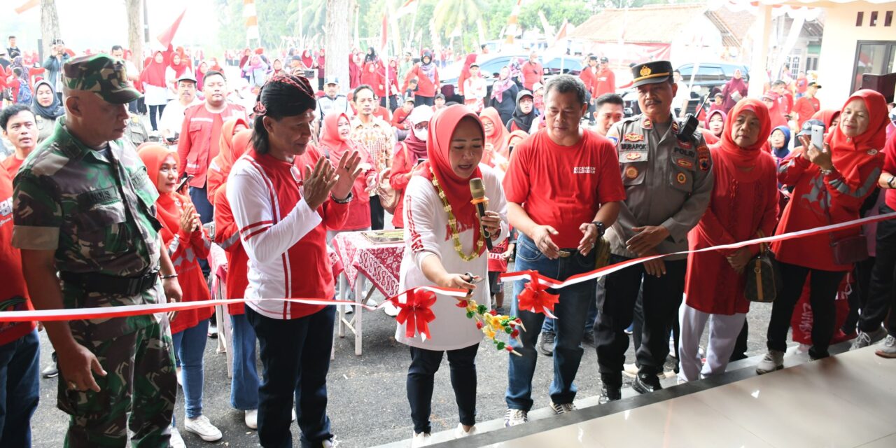 Bupati Tiwi Resmikan Pendopo Adiguna dan Gedung Pelayanan Desa Karangpetir