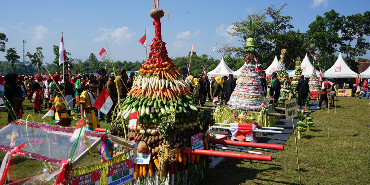 Guyub Rukun Warga Desa Dalam Festival Kalialang